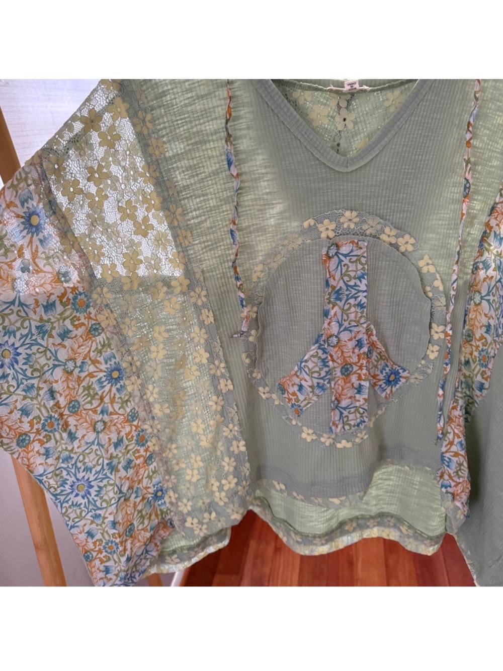 POL Boho Peace Sign Floral Lace Boho Top - Picture 3 of 6